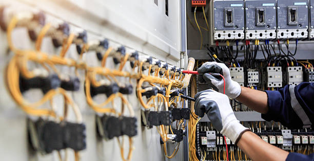 Professional Electrician technician working in Oberlin, LA